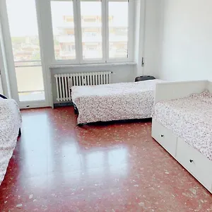  Couette-café Female Dormitory For Only Female Italie